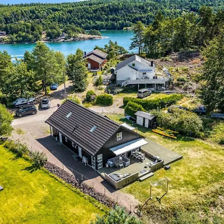 Semesterbostad Vakker I Skogkanten Ved Vannet -6 Sengeplasser. Sandefjord
