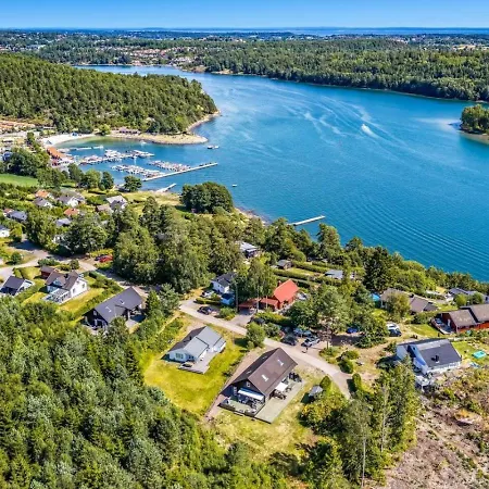 Vakker I Skogkanten Ved Vannet -6 Sengeplasser. *