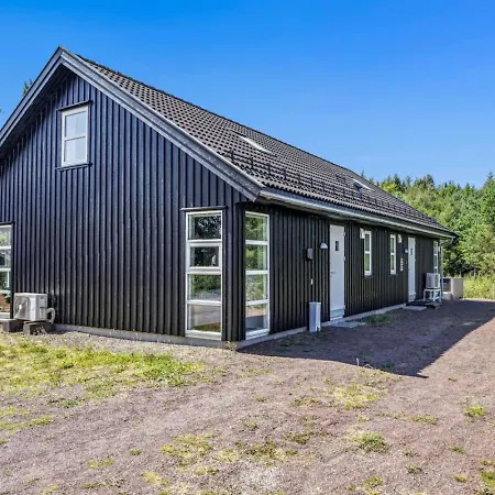 Semesterbostad Vakker I Skogkanten Ved Vannet -6 Sengeplasser.