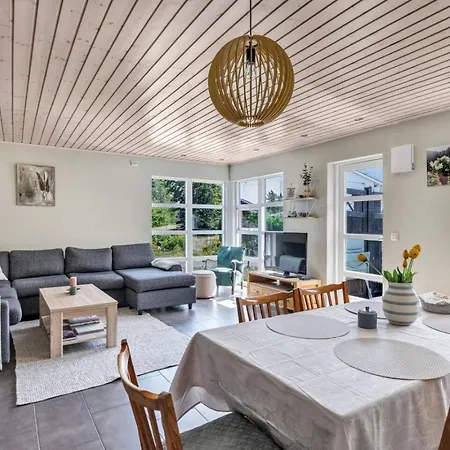 Vakker I Skogkanten Ved Vannet -6 Sengeplasser. Sandefjord